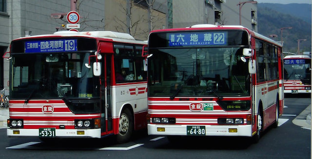 赤い京阪バス