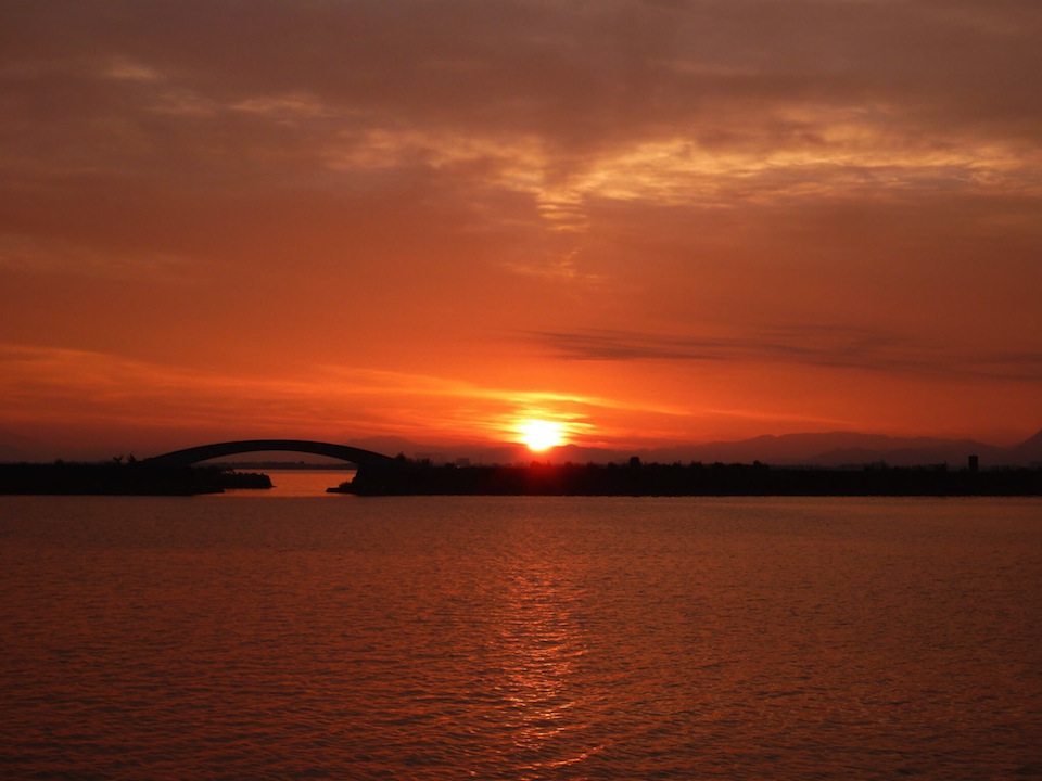 琵琶湖大橋の夕暮れ