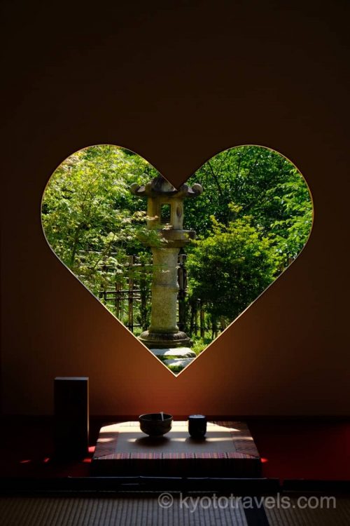 正寿院 猪目窓と新緑