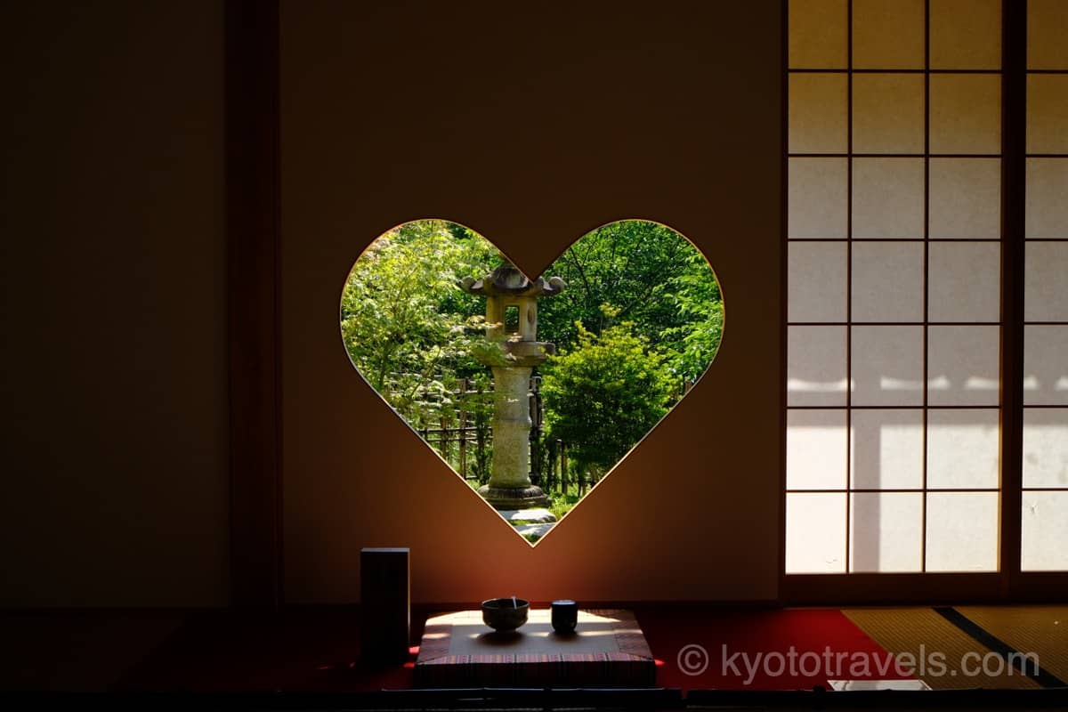 正寿院 猪目窓と新緑