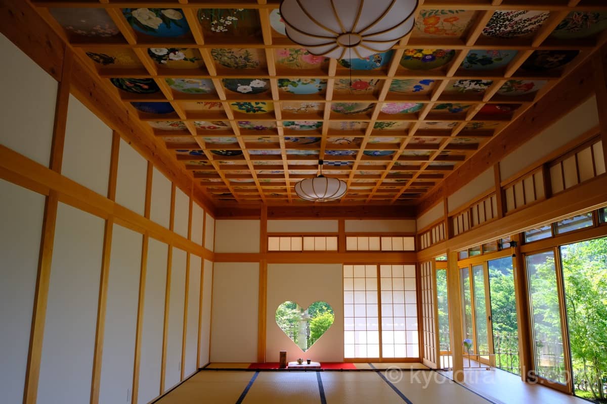 正寿院 即天の間の猪目窓と天井画